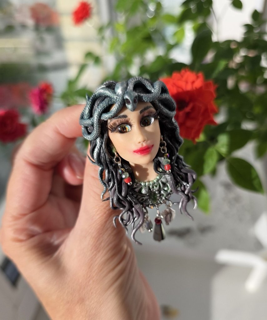 Брошь «Горгона»