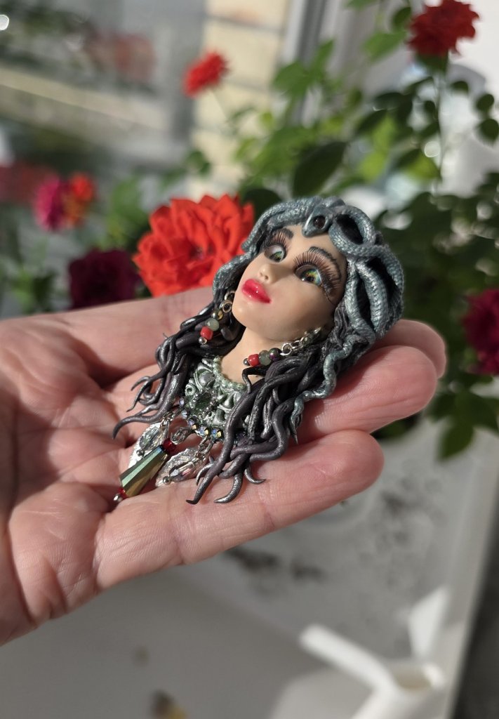 Брошь «Горгона»