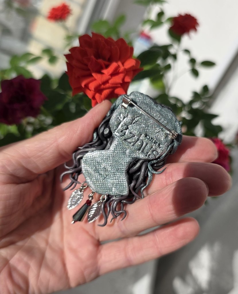 Брошь «Горгона»