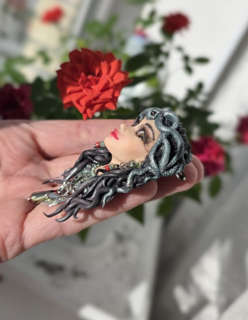 Брошь «Горгона»