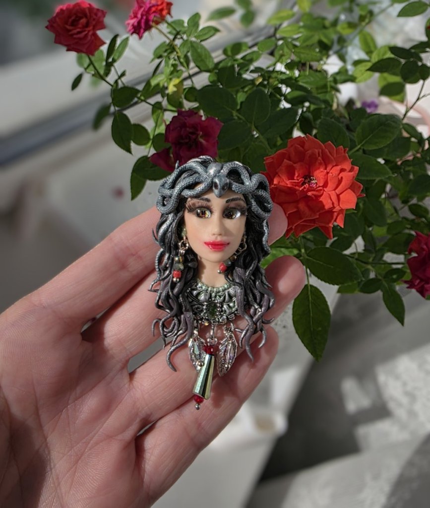 Брошь «Горгона»