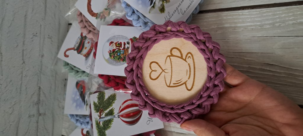 Вязаная подставка под кружку