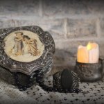 Шкатулка девочки с циплятами.