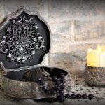 Шкатулка девочки с циплятами.