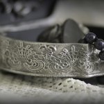 Шкатулка девочки с циплятами.