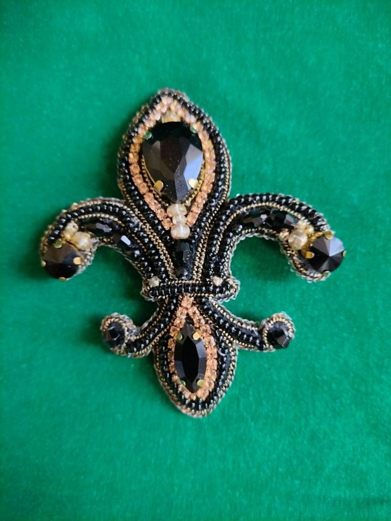 Брошь Геральдическая лилия