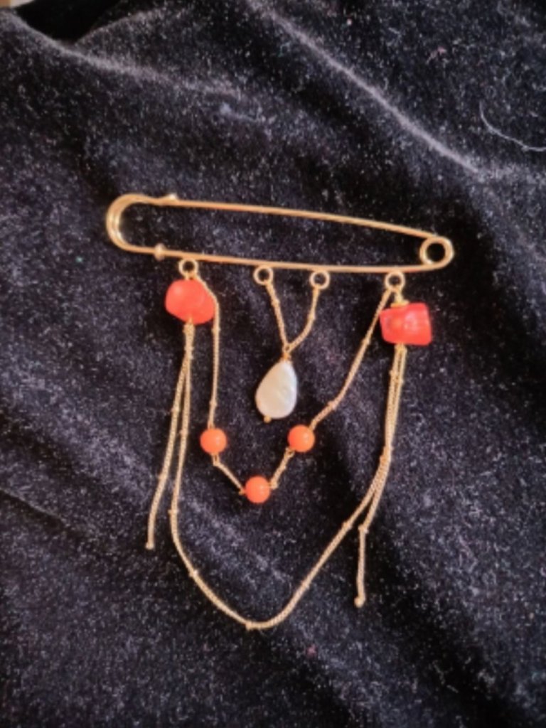 Брошь — булавка