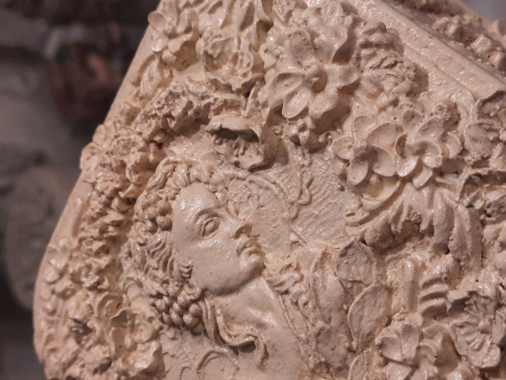 Шкатулка дама в цветах