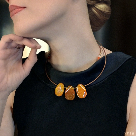 Колье из «огненного» агата