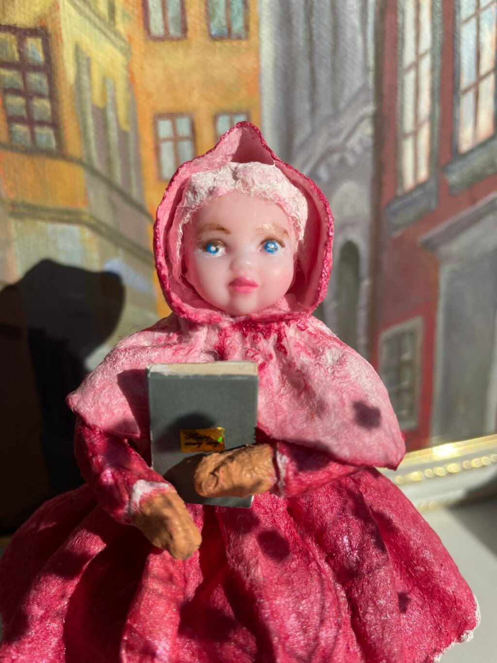 Ватная куколка «Мечтательница» на подставке