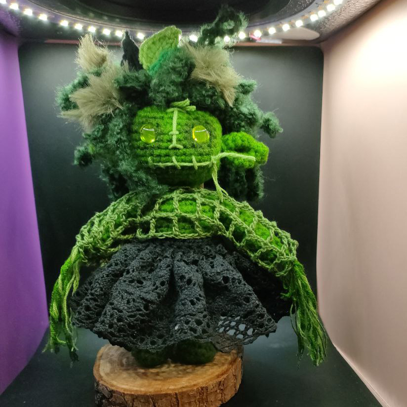 Кукла зелёная