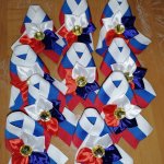 Брошка из лент