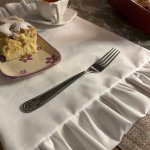 Столовая салфетка с рюшами белая