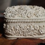 Шкатулка дама в цветах