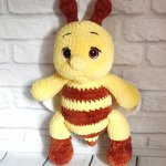 Мягкая вязаная игрушка Пчелка