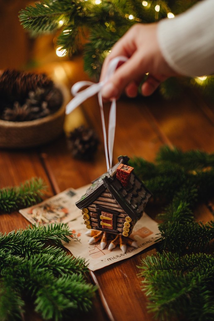 Ёлочная игрушка «Избушка на курьих ножках»