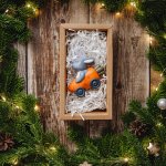 Ёлочная игрушка «Заяц в морковке»