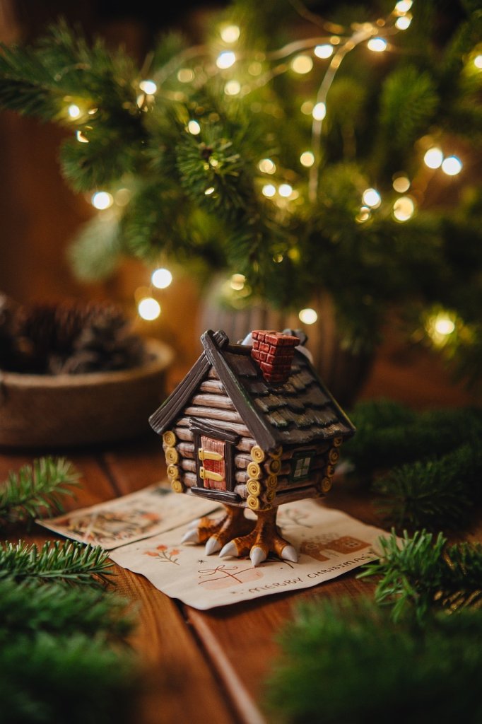 Ёлочная игрушка «Избушка на курьих ножках»