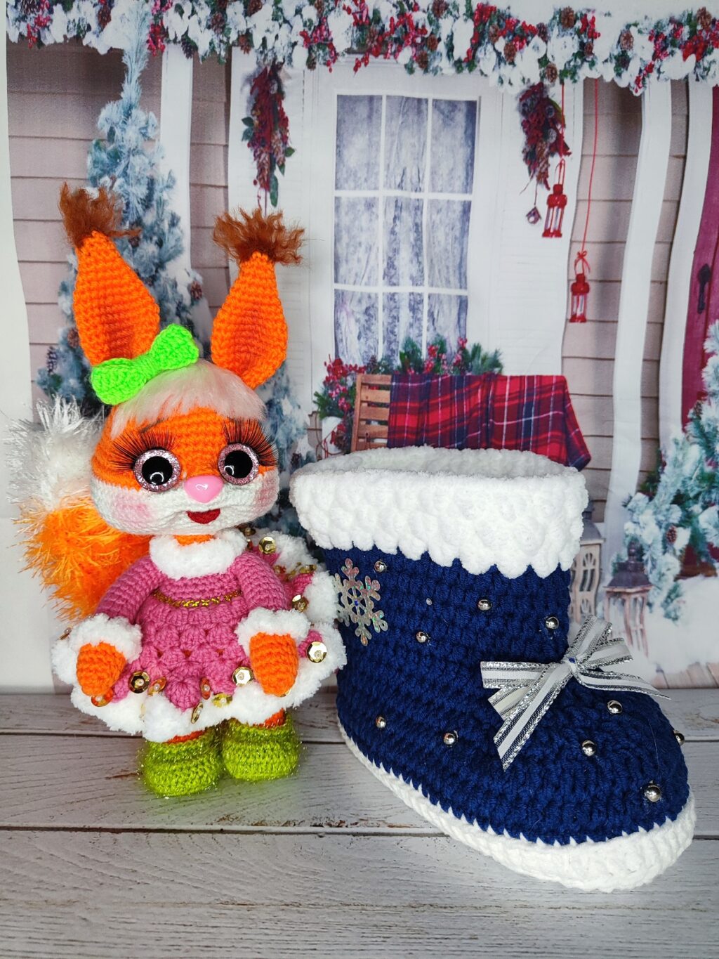 Новогодняя Белочка в сапожке