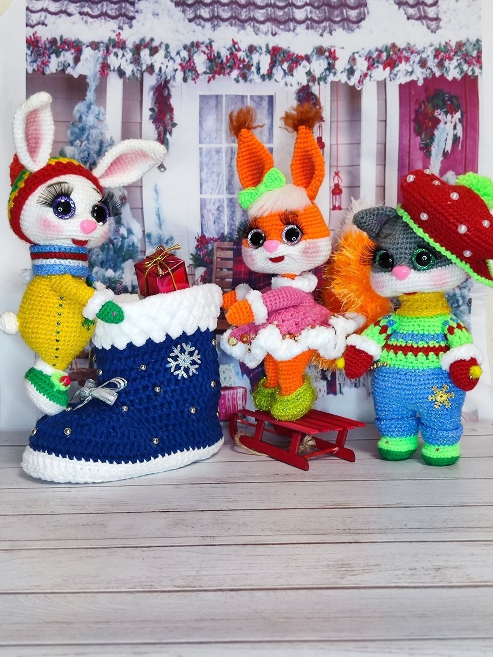 Новогодняя Белочка в сапожке