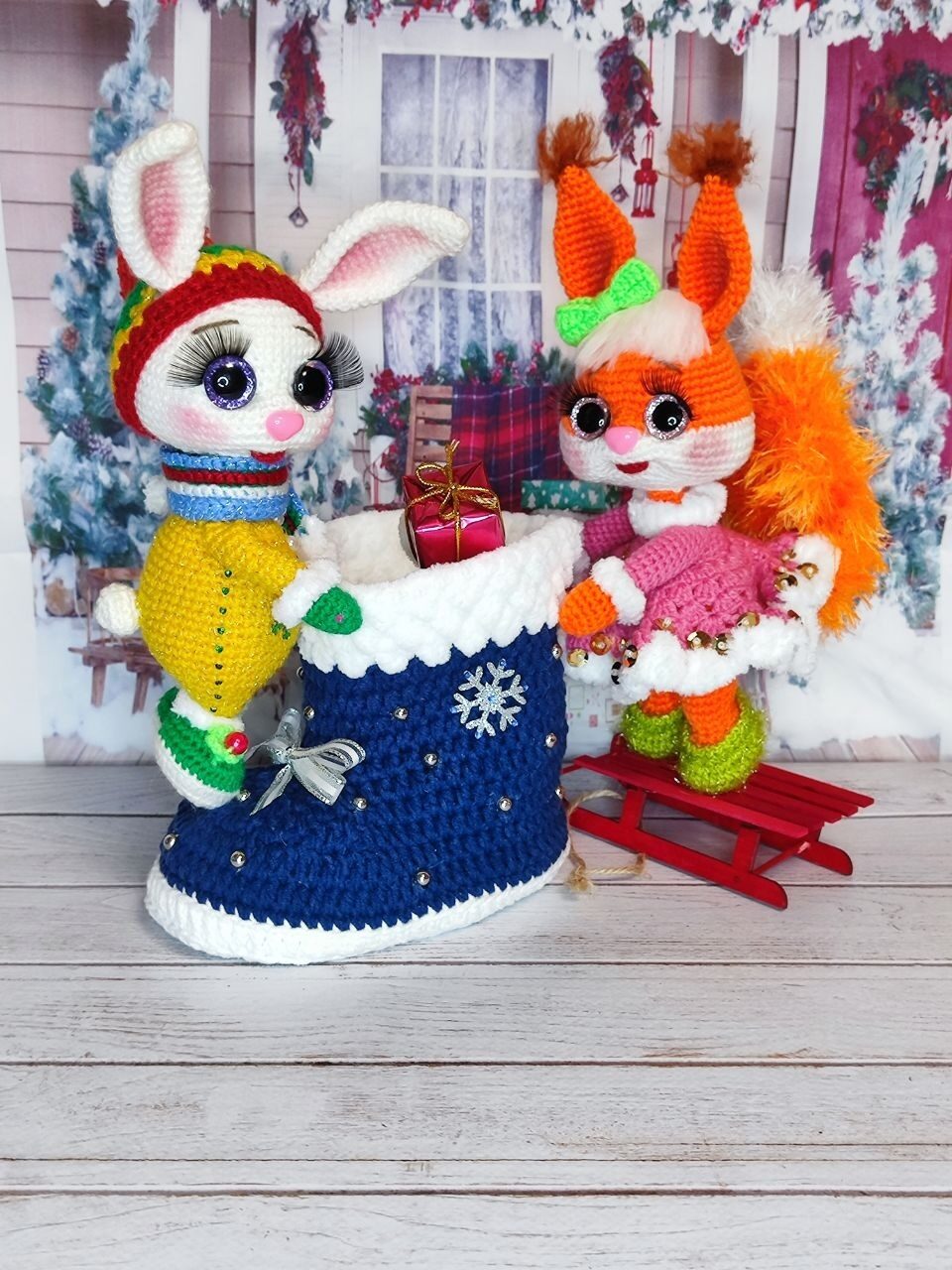 Новогодняя Белочка в сапожке