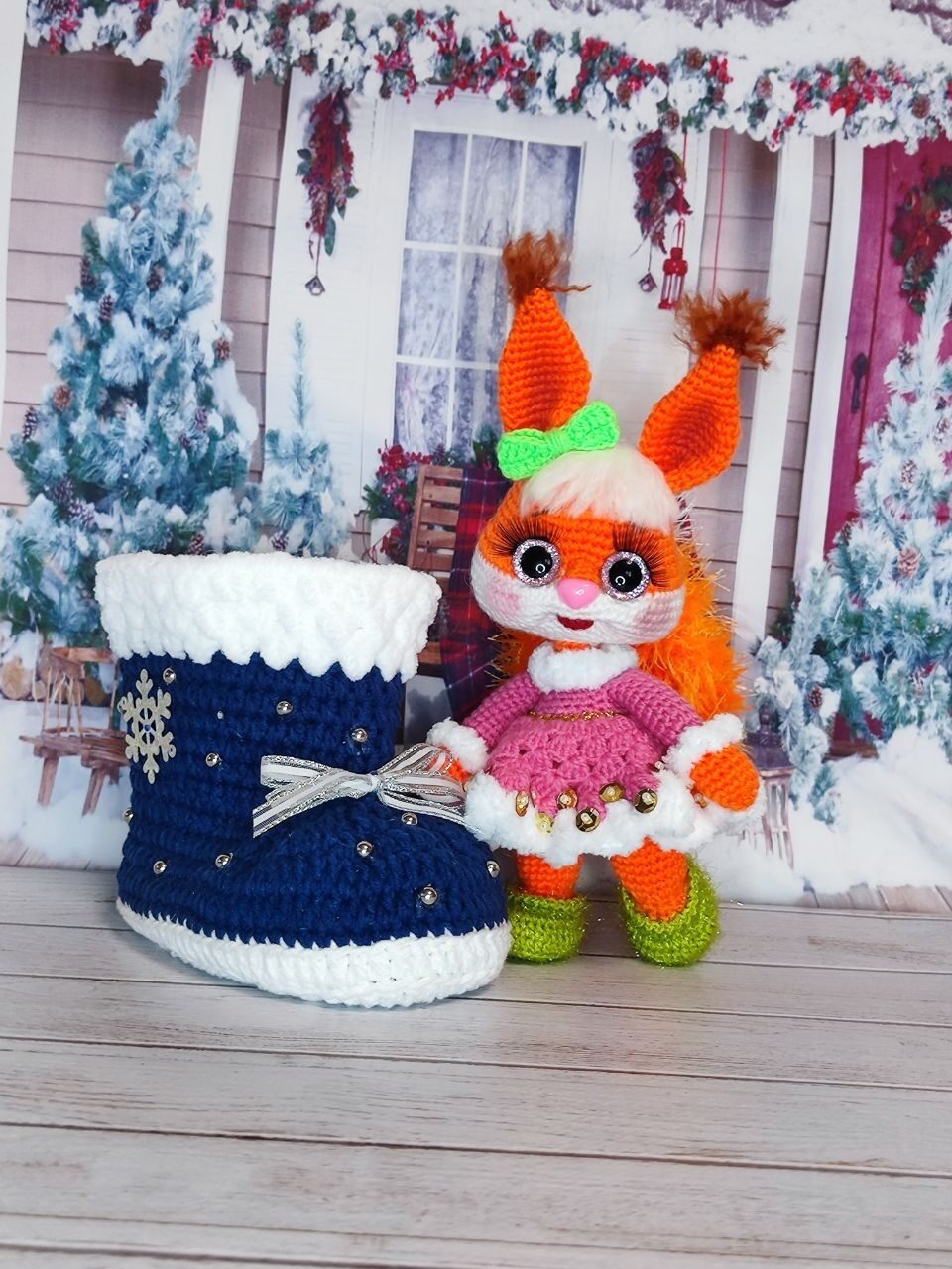 Новогодняя Белочка в сапожке