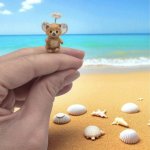 Вязаная миниатюрная игрушка микромедвежонок ангелок Пупс в грецком орешке