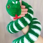 Игрушка вязаная плюшевая змея