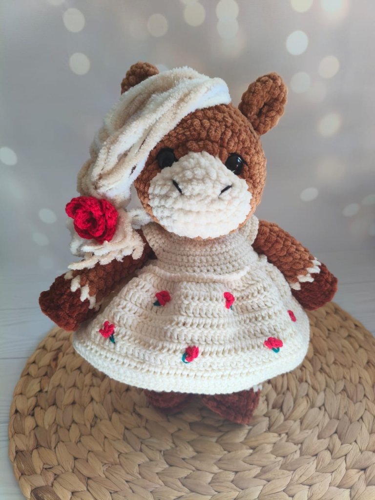 Лошадка вязаная