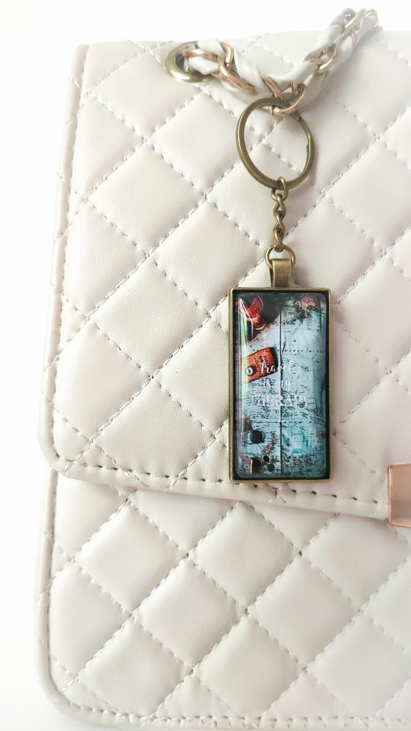 Винтажный Брелок «Travel is my Therapy»