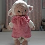 Вязаная игрушка овечка