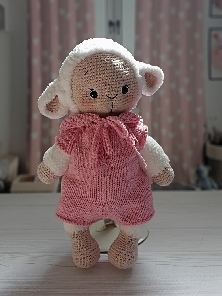 Вязаная игрушка овечка