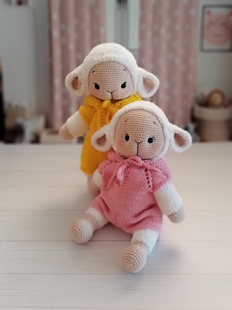 Вязаная игрушка овечка