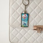 Винтажный Брелок мотивация «Каждый момент неповторим»