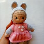 Вязаная игрушка зайка