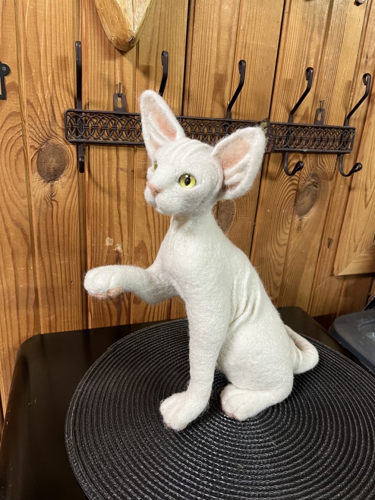 Сфинкс. Игрушка из шерсти