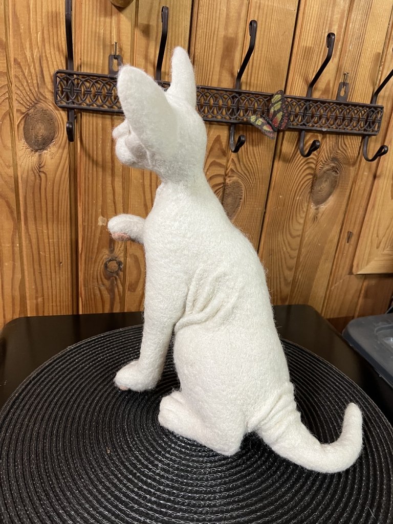 Сфинкс. Игрушка из шерсти
