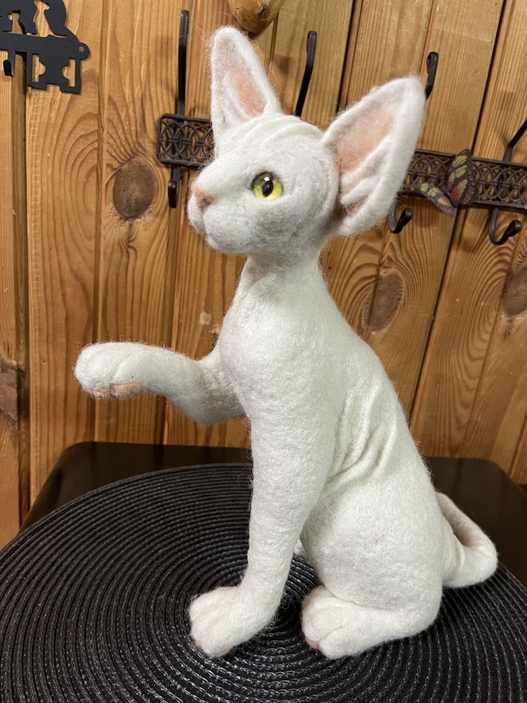 Сфинкс. Игрушка из шерсти