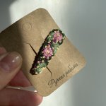 Заколочка клик-клак украшенная вышивкой