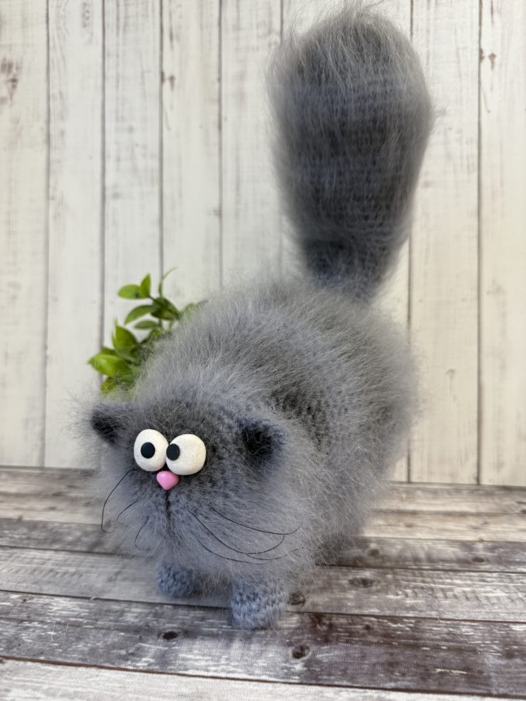 Вязаный кот