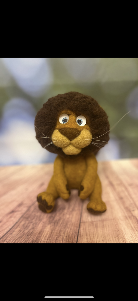 Лев. Игрушка из шерсти