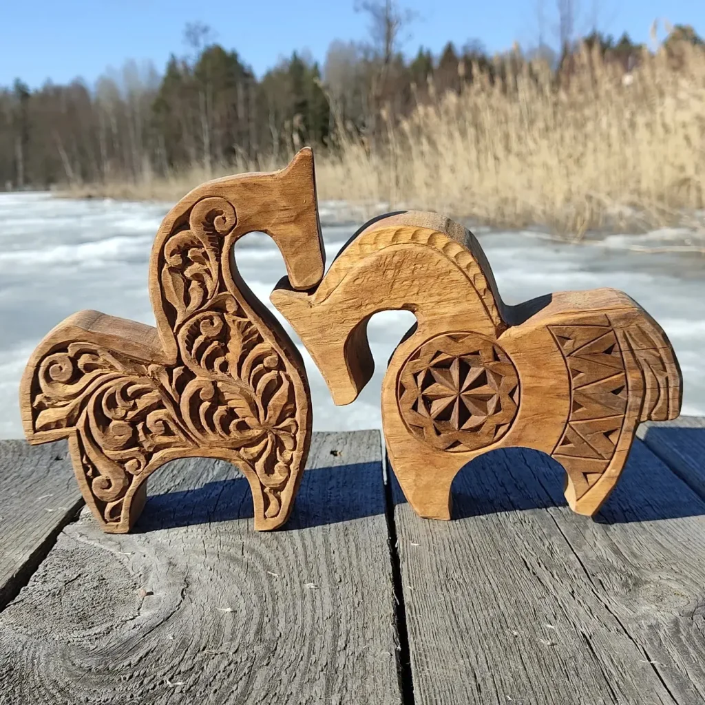 Интерьерные фигурки. Коники — неразлучники