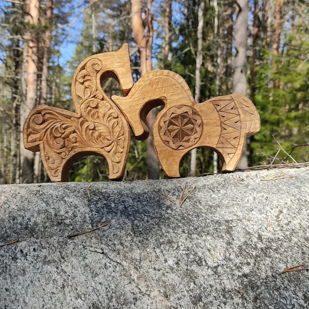 Интерьерные фигурки. Коники — неразлучники