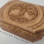 Подарок на свадьбу. Большая резная шкатулка Древо Рода с монограммой