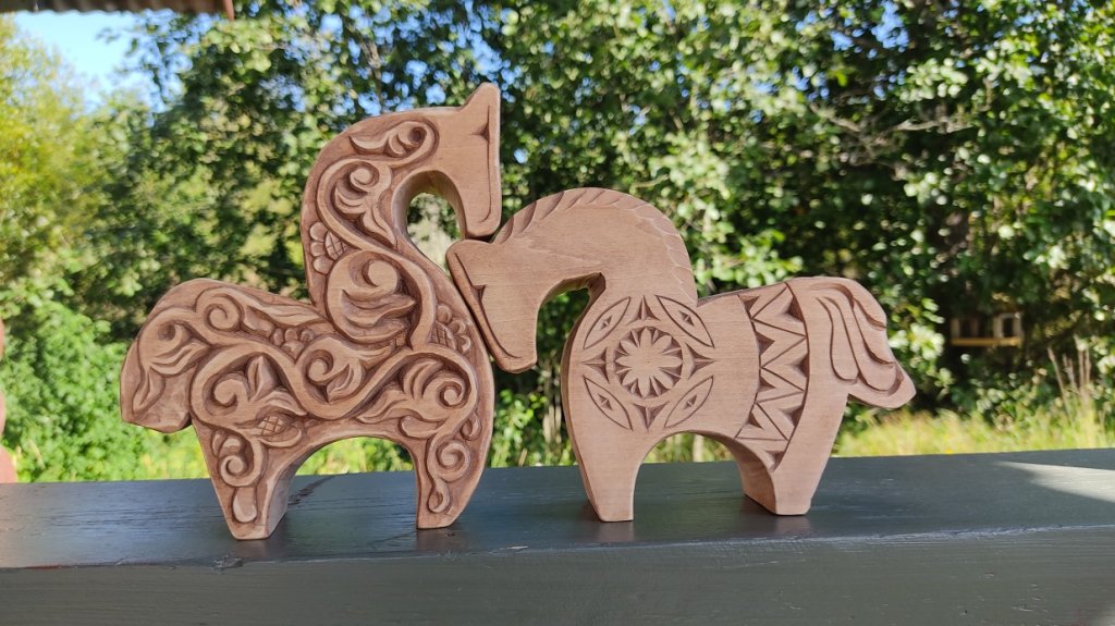 Интерьерные фигурки. Коники — неразлучники
