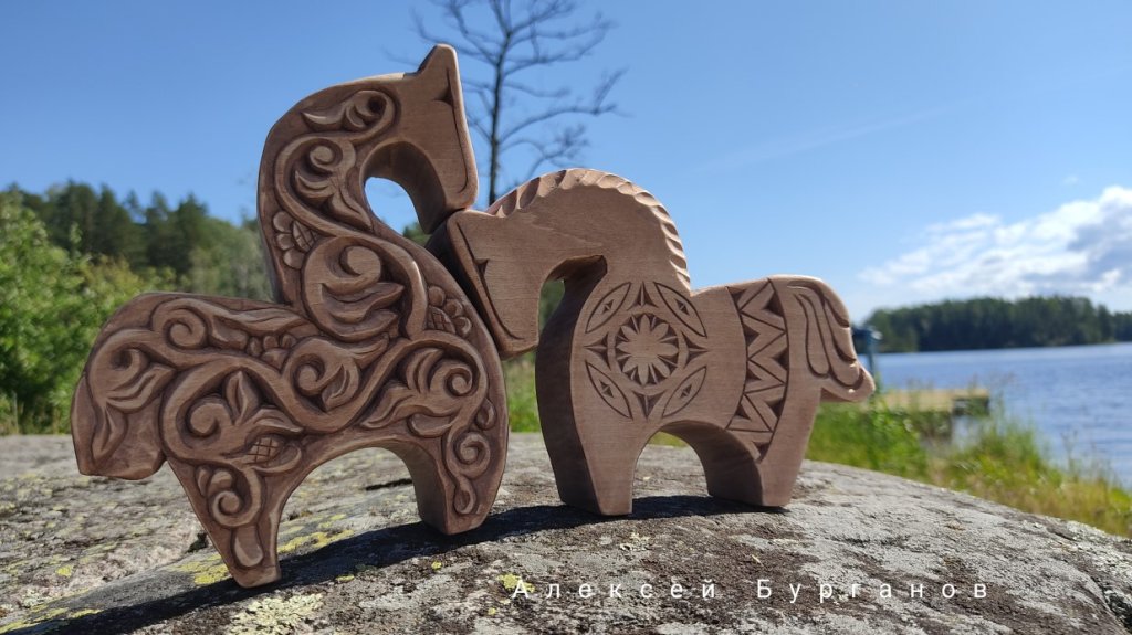 Интерьерные фигурки. Коники — неразлучники