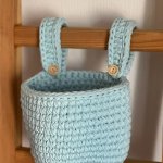 Корзинка подвесная из трикотажной пряжи