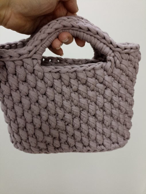 Сумочка женская из трикотажной пряжи