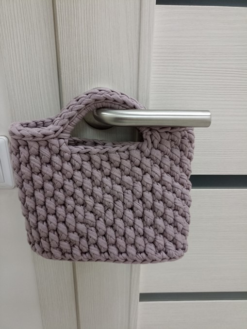 Сумочка женская из трикотажной пряжи