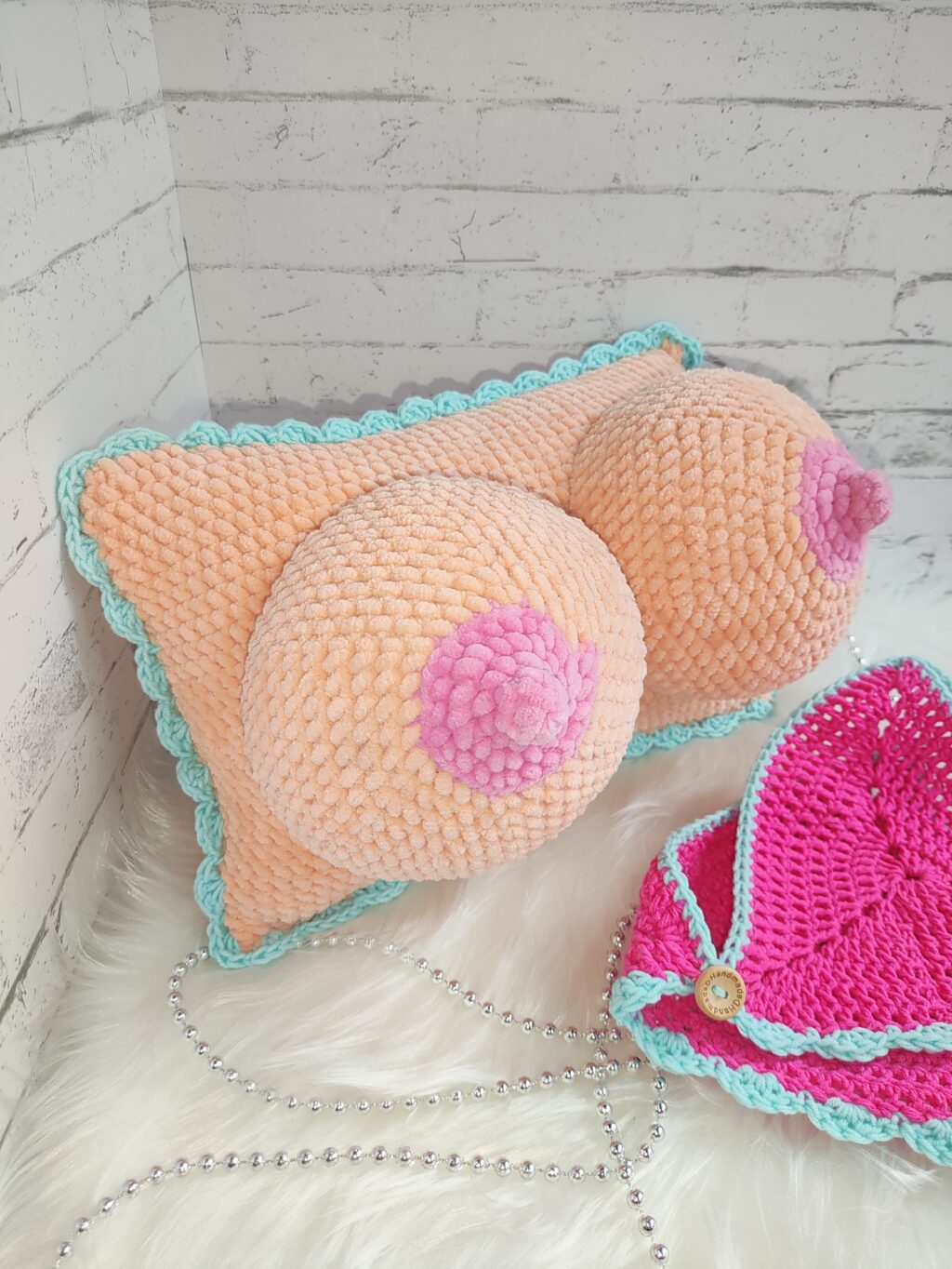 Подушка грудь Сисиль😊